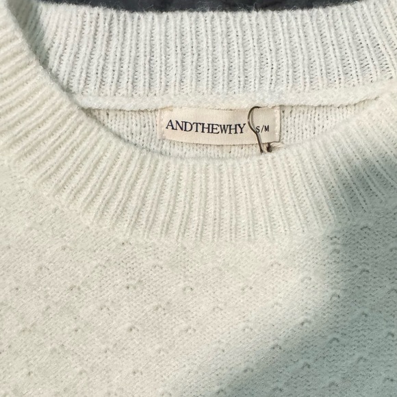 Cream Knit Short Sleeve Sweater
Size S/M - Picture 7 of 7